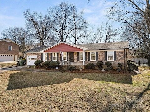 2427 Sandlewood Dr, Gastonia, NC 28054